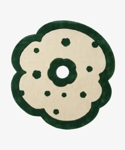Full top-down product isolated shot of the flower-shaped Fluera area rug featuring an off-white cream field, deep forest green accents, and a plush emerald green scalloped border.